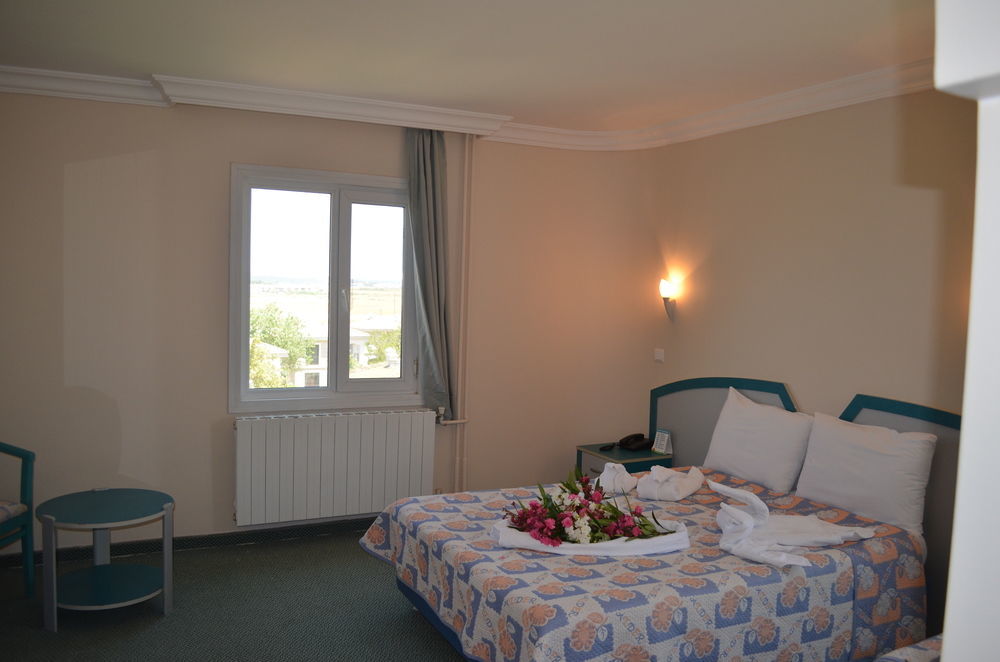 Alder Hotel Айвалык Экстерьер фото