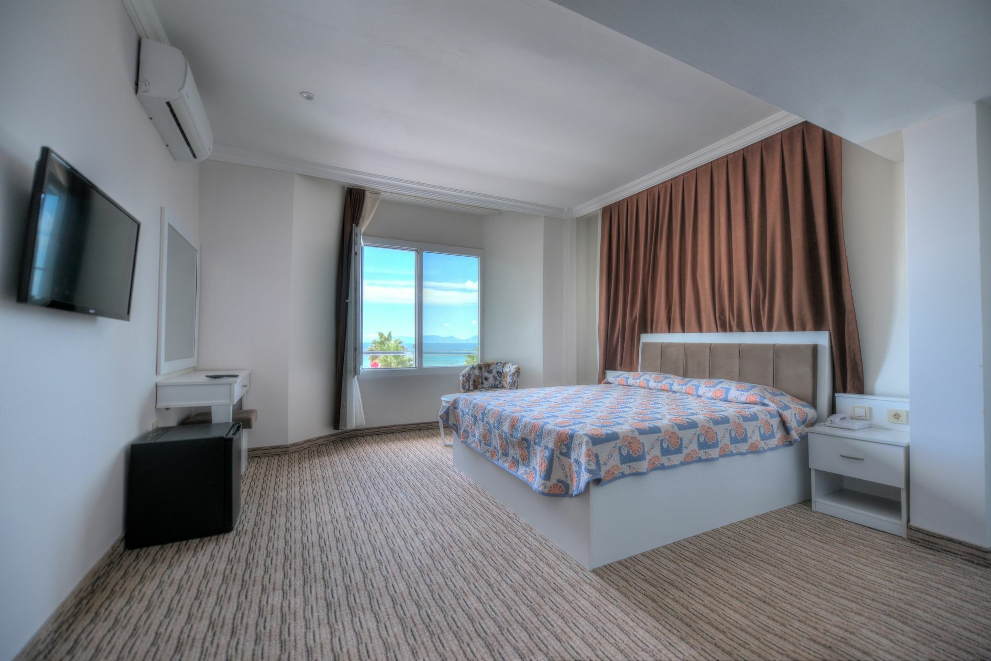 Alder Hotel Айвалык Экстерьер фото
